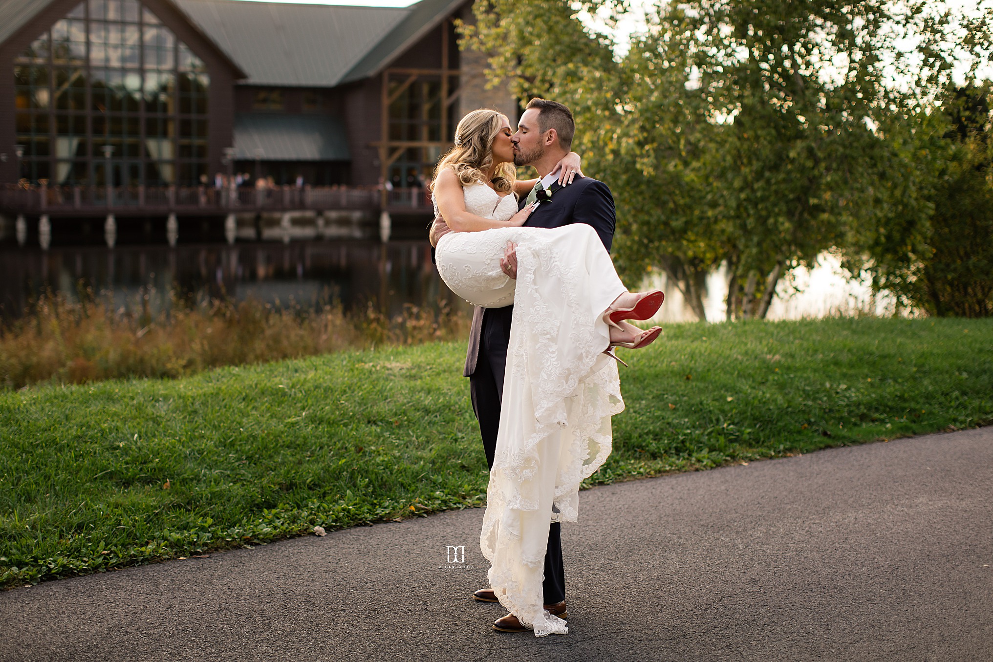 lodge Skaneateles wedding