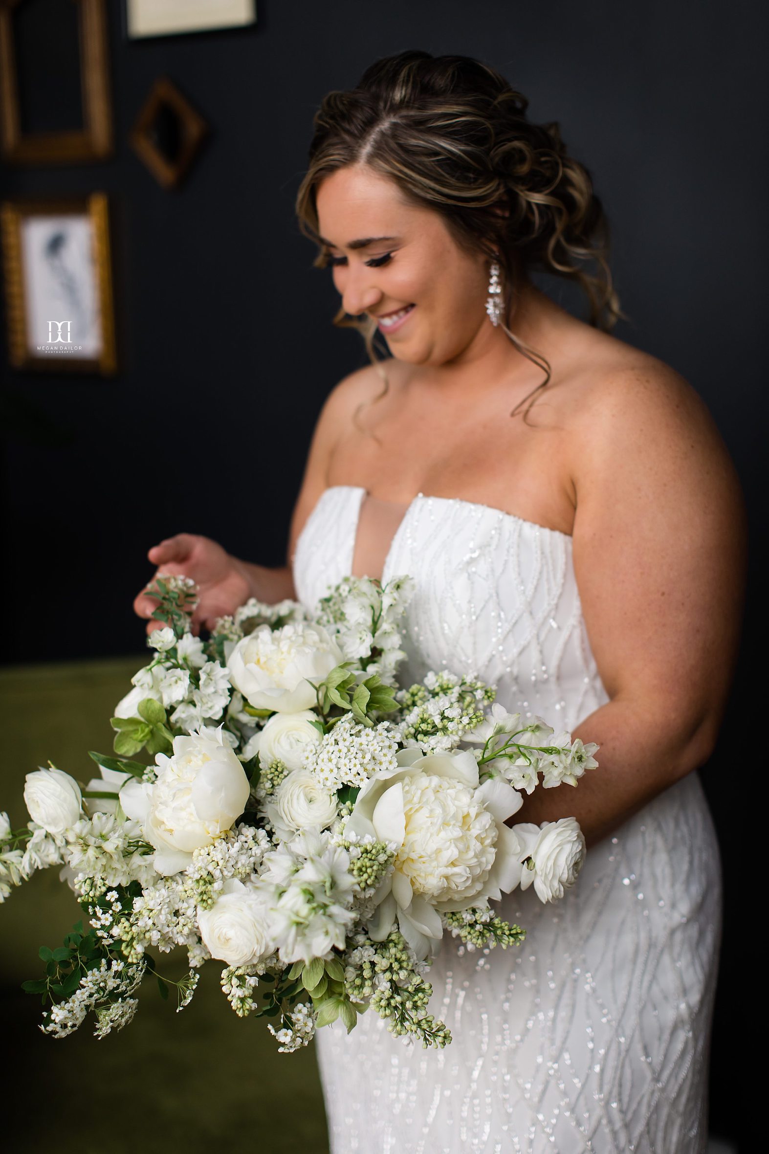 bride with bouquet weddings at the highline