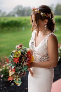 Ventosa wedding photos with a unique paper bouquet